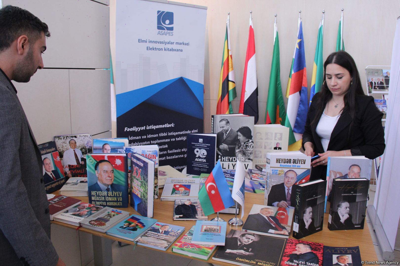 В Университете ADA состоялось открытие книжной выставки, посвященной 100-летию великого лидера Гейдара Алиева (ФОТО)
