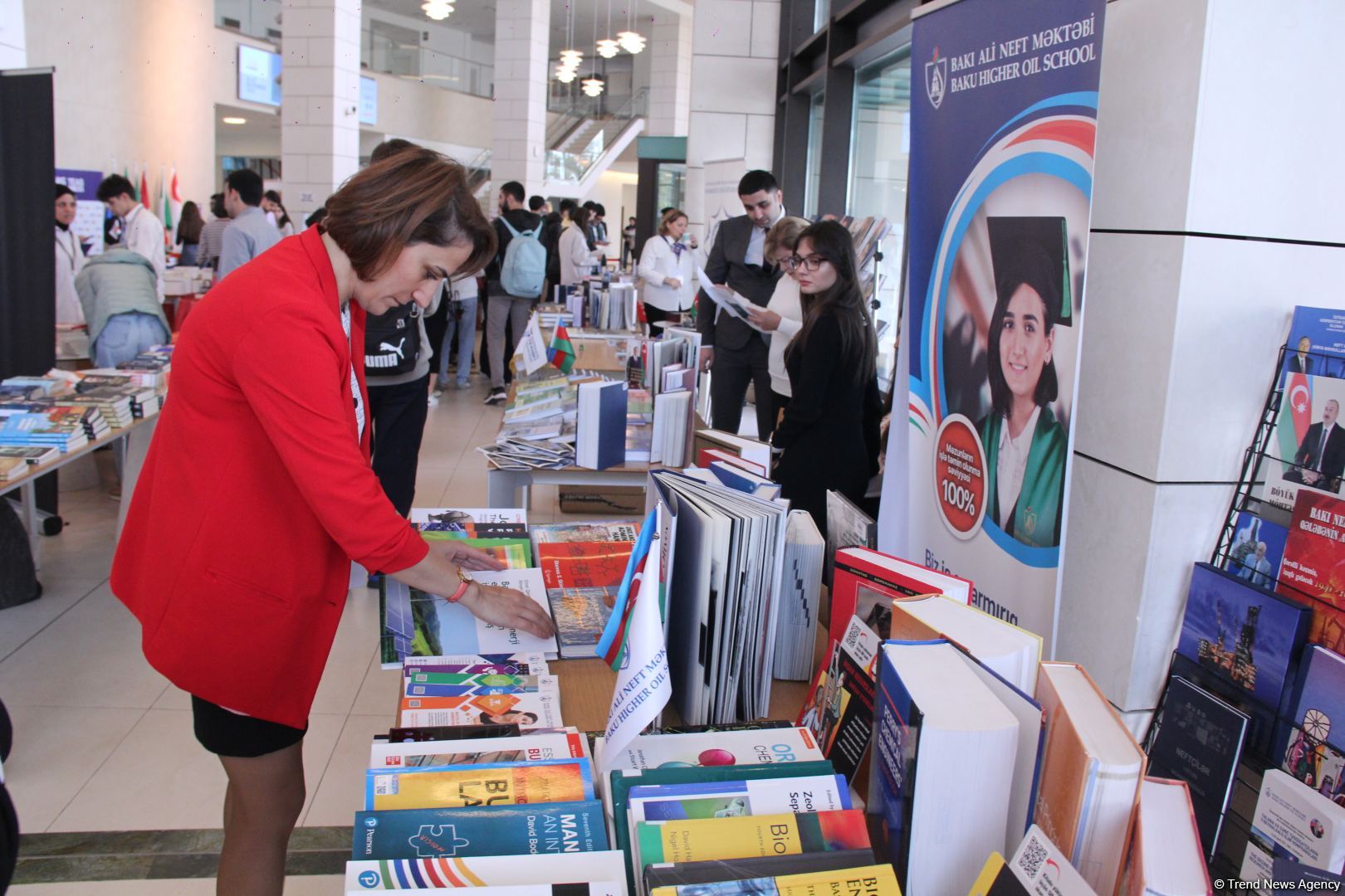 В Университете ADA состоялось открытие книжной выставки, посвященной 100-летию великого лидера Гейдара Алиева (ФОТО)
