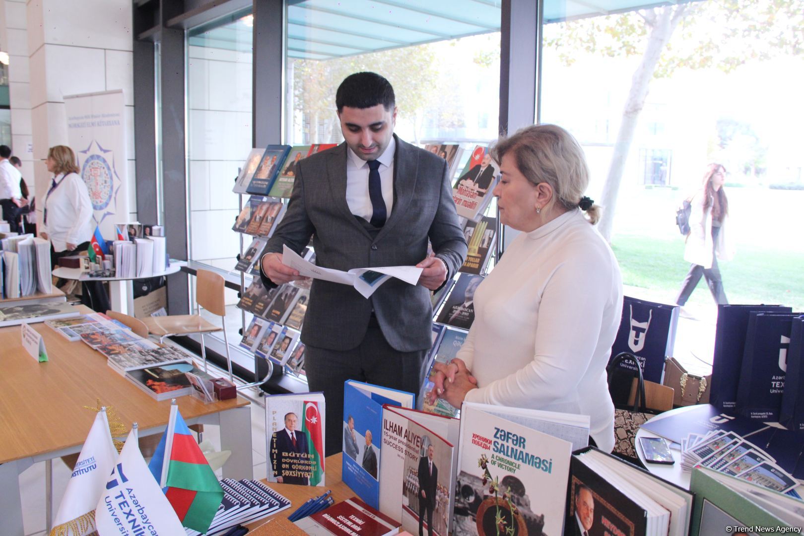 В Университете ADA состоялось открытие книжной выставки, посвященной 100-летию великого лидера Гейдара Алиева (ФОТО)