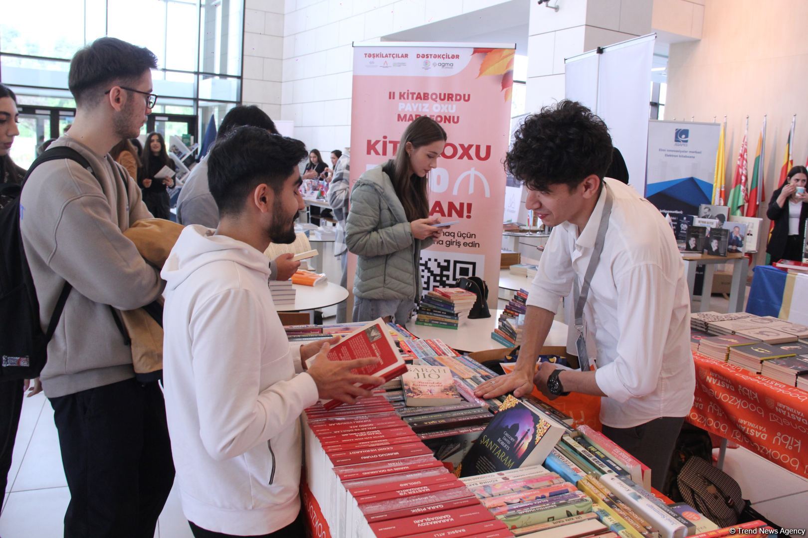 В Университете ADA состоялось открытие книжной выставки, посвященной 100-летию великого лидера Гейдара Алиева (ФОТО)