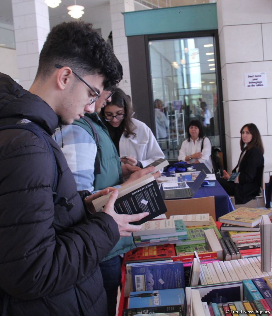 В Университете ADA состоялось открытие книжной выставки, посвященной 100-летию великого лидера Гейдара Алиева (ФОТО)