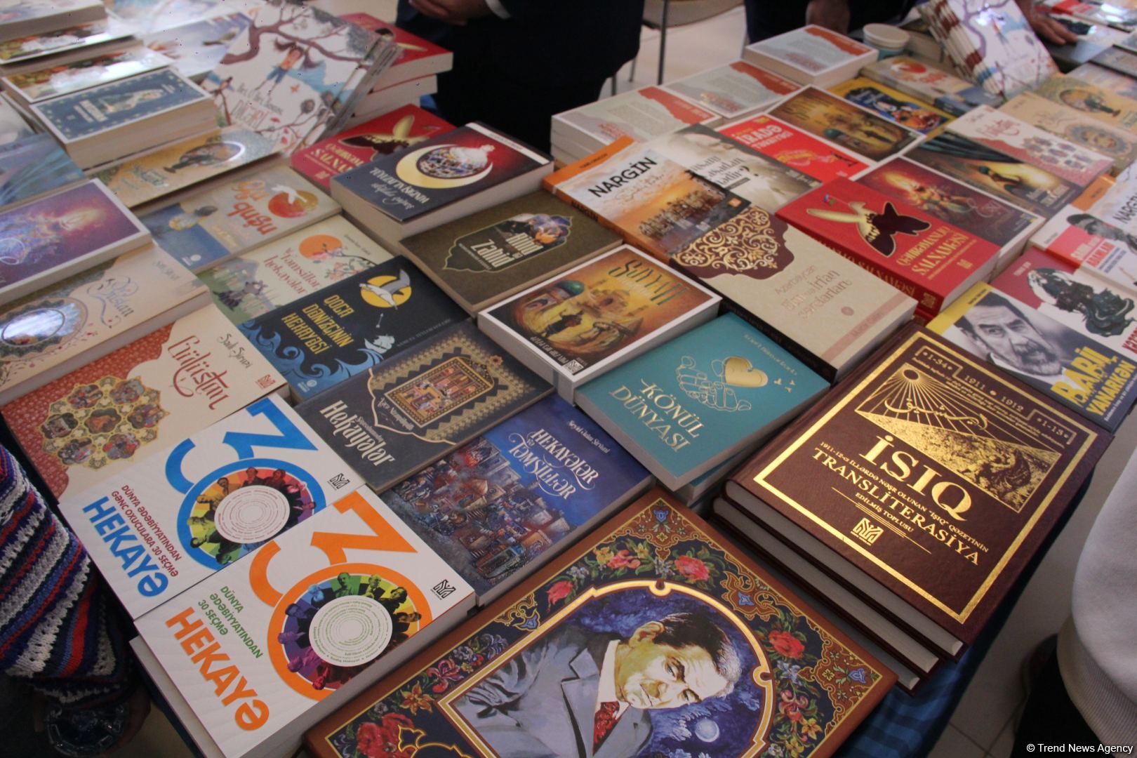 В Университете ADA состоялось открытие книжной выставки, посвященной 100-летию великого лидера Гейдара Алиева (ФОТО)