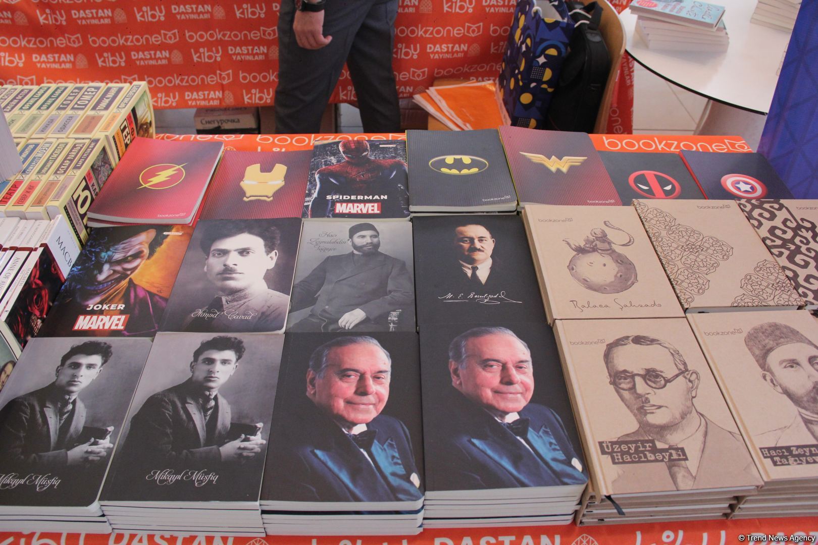 В Университете ADA состоялось открытие книжной выставки, посвященной 100-летию великого лидера Гейдара Алиева (ФОТО)