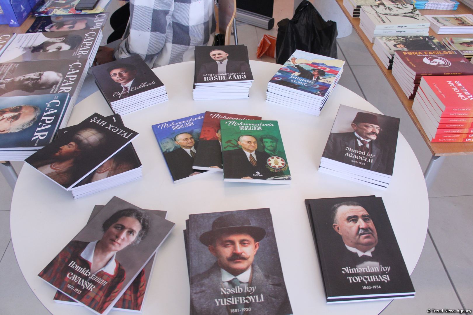 В Университете ADA состоялось открытие книжной выставки, посвященной 100-летию великого лидера Гейдара Алиева (ФОТО)