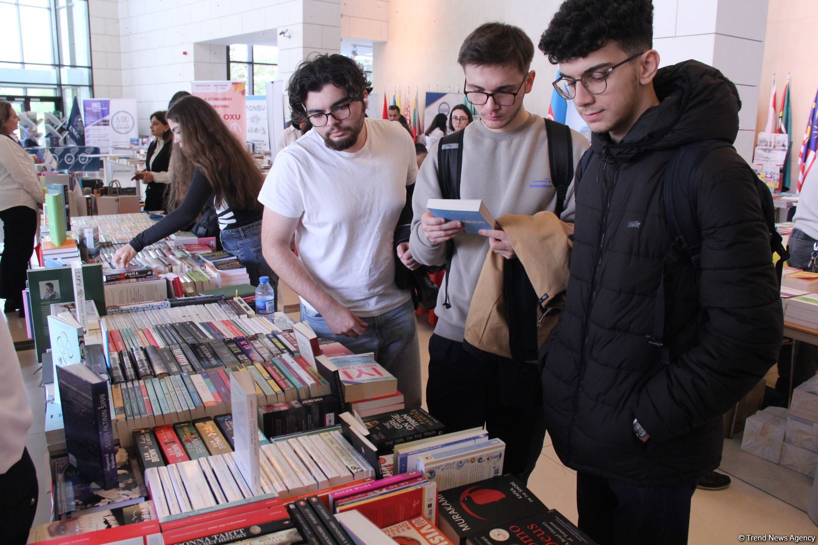 В Университете ADA состоялось открытие книжной выставки, посвященной 100-летию великого лидера Гейдара Алиева (ФОТО)
