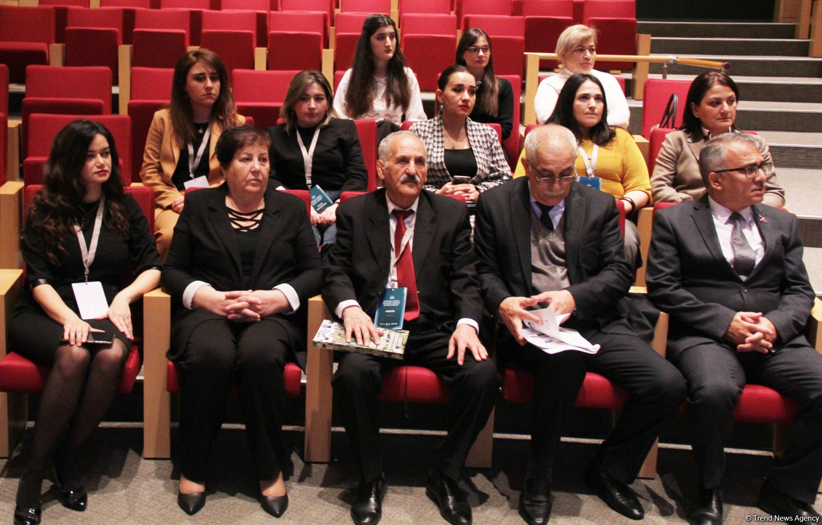 В Университете ADA состоялось открытие книжной выставки, посвященной 100-летию великого лидера Гейдара Алиева (ФОТО)