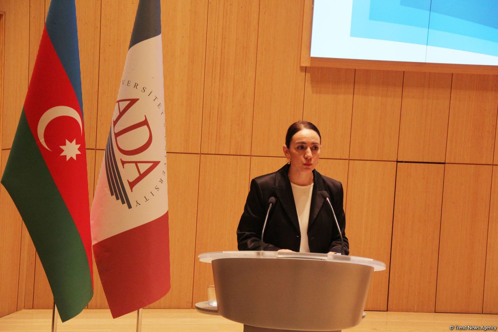 В Университете ADA состоялось открытие книжной выставки, посвященной 100-летию великого лидера Гейдара Алиева (ФОТО)