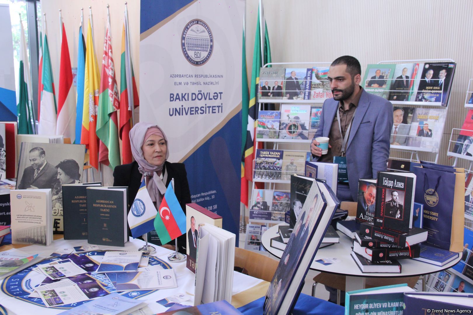 В Университете ADA состоялось открытие книжной выставки, посвященной 100-летию великого лидера Гейдара Алиева (ФОТО)