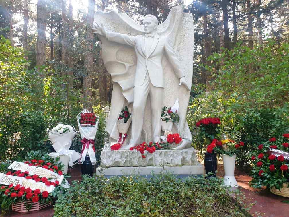 На велосипеде из Ташкента в Баку приехал Хурсанд Шеров, чтобы почтить память Муслима Магомаева (ФОТО)