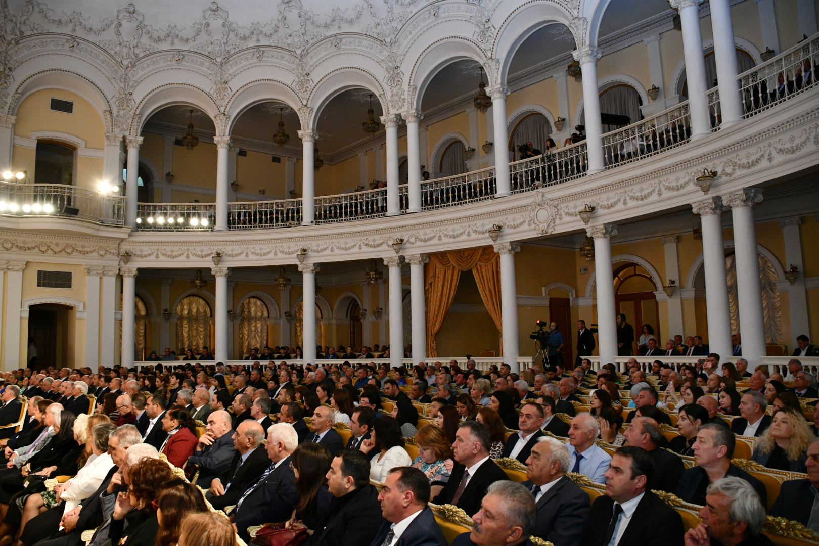 В Баку прошел концерт памяти 38-летнего артиста, трагически погибшего в автокатастрофе (ФОТО)