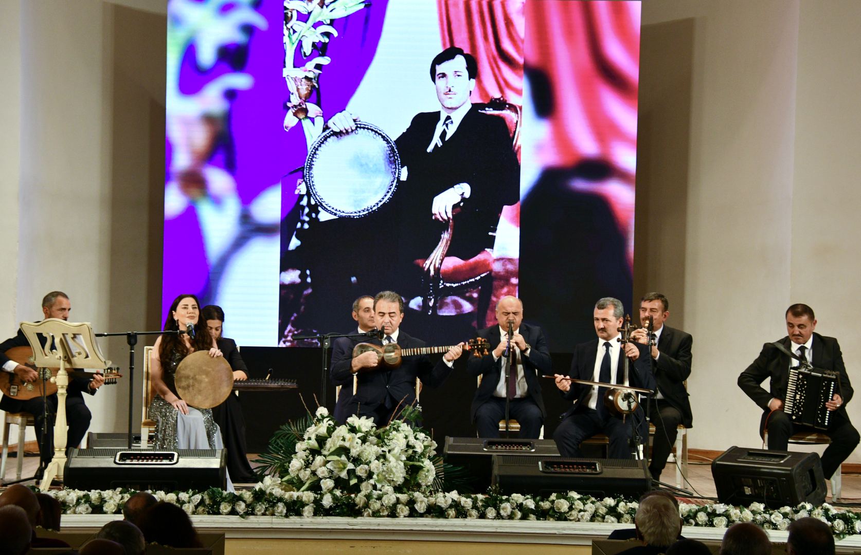 В Баку прошел концерт памяти 38-летнего артиста, трагически погибшего в автокатастрофе (ФОТО)