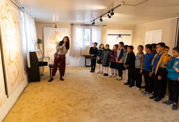 YARAT провел в Исмаиллинском районе передвижную коллективную выставку "İncə müşahidələr" (ФОТО)