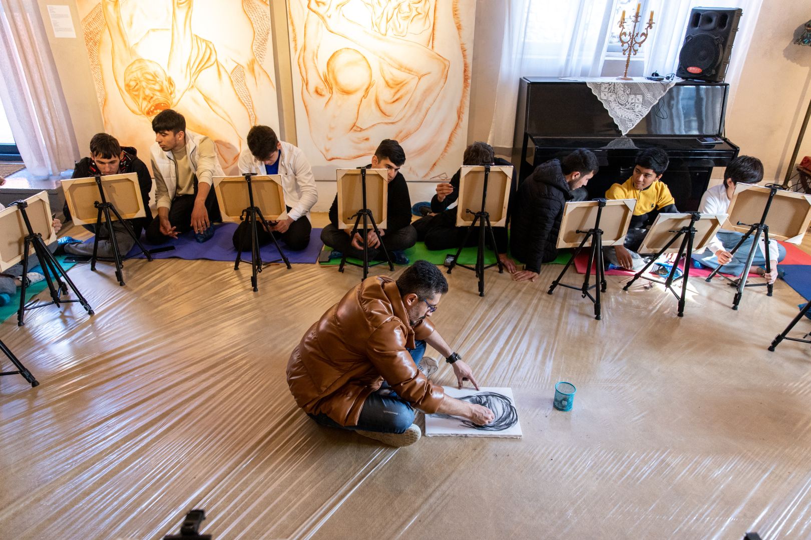 YARAT провел в Исмаиллинском районе передвижную коллективную выставку "İncə müşahidələr" (ФОТО)