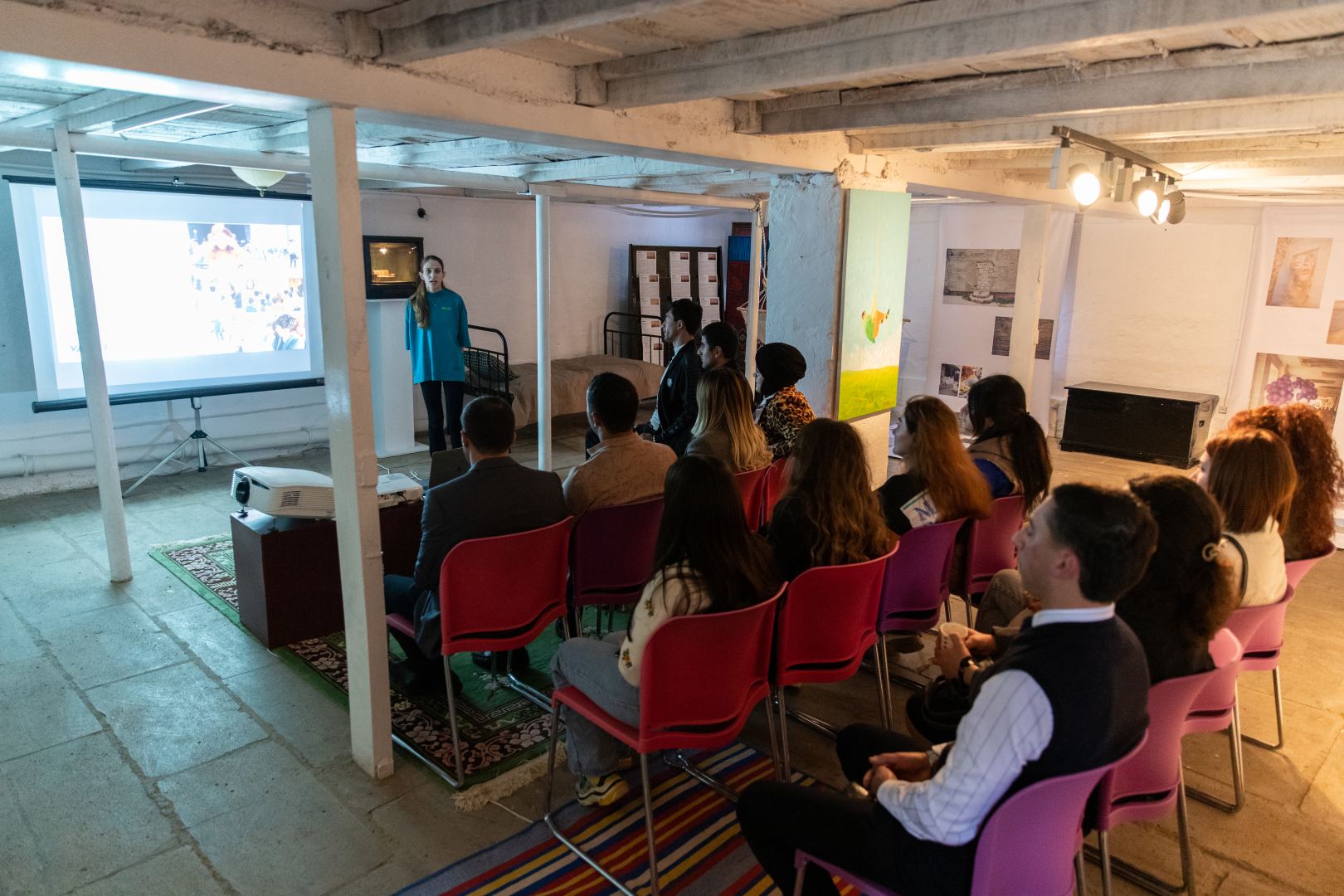 YARAT провел в Исмаиллинском районе передвижную коллективную выставку "İncə müşahidələr" (ФОТО)