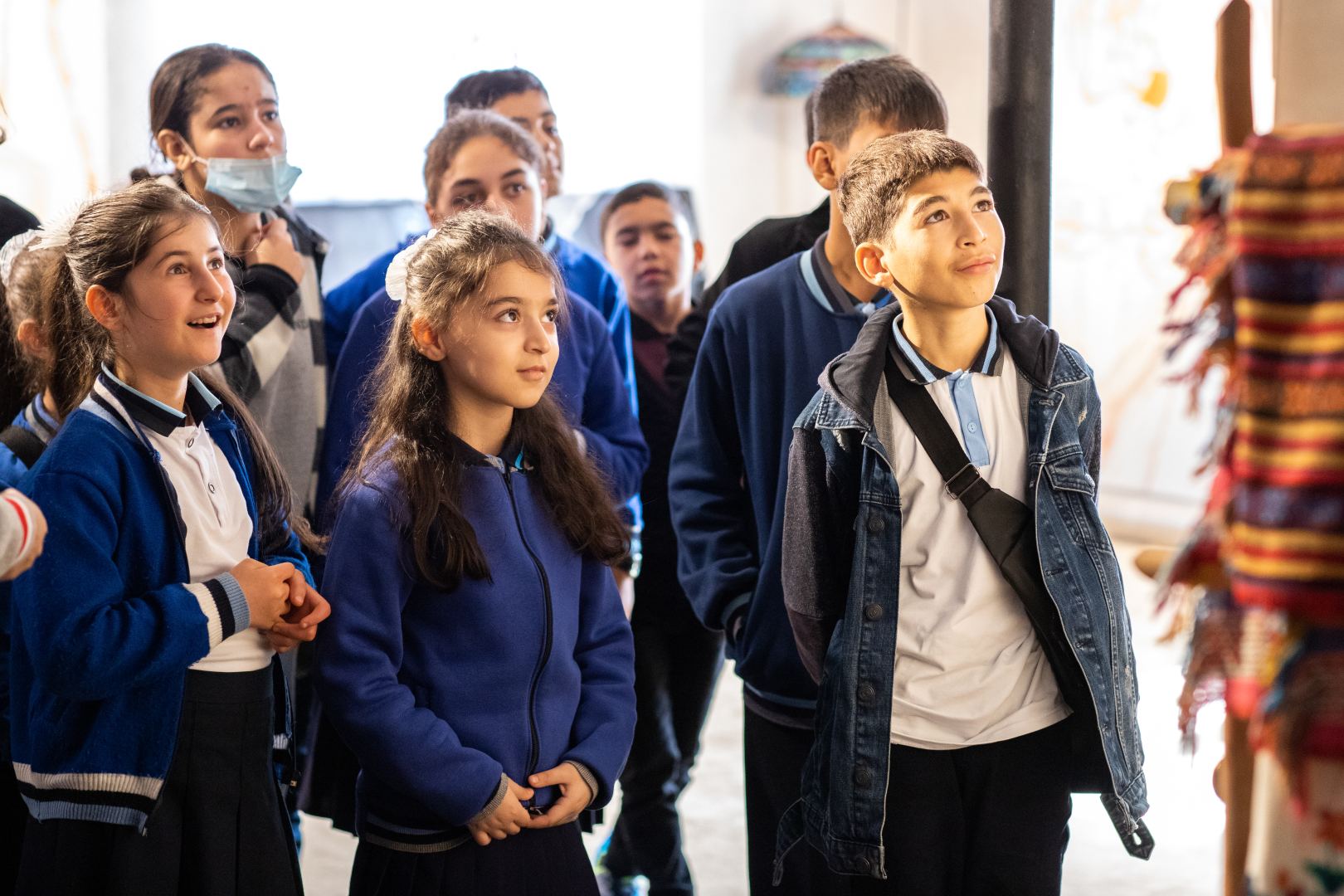 YARAT провел в Исмаиллинском районе передвижную коллективную выставку "İncə müşahidələr" (ФОТО)