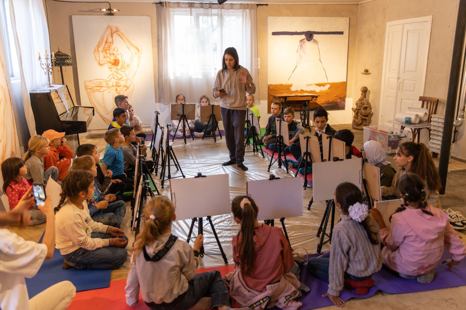 YARAT провел в Исмаиллинском районе передвижную коллективную выставку "İncə müşahidələr" (ФОТО)