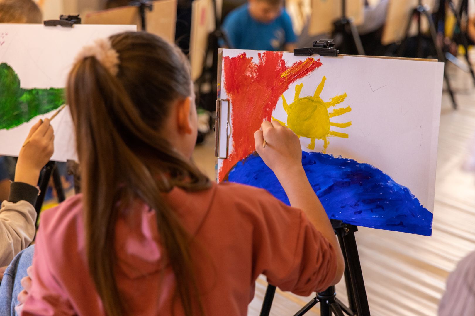 YARAT провел в Исмаиллинском районе передвижную коллективную выставку "İncə müşahidələr" (ФОТО)