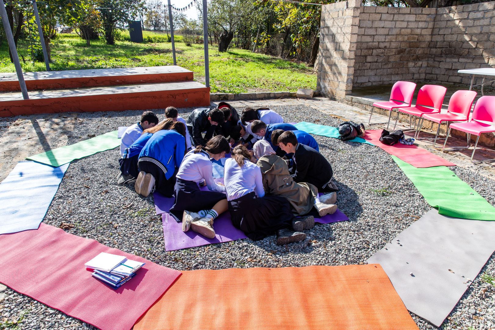 YARAT провел в Исмаиллинском районе передвижную коллективную выставку "İncə müşahidələr" (ФОТО)