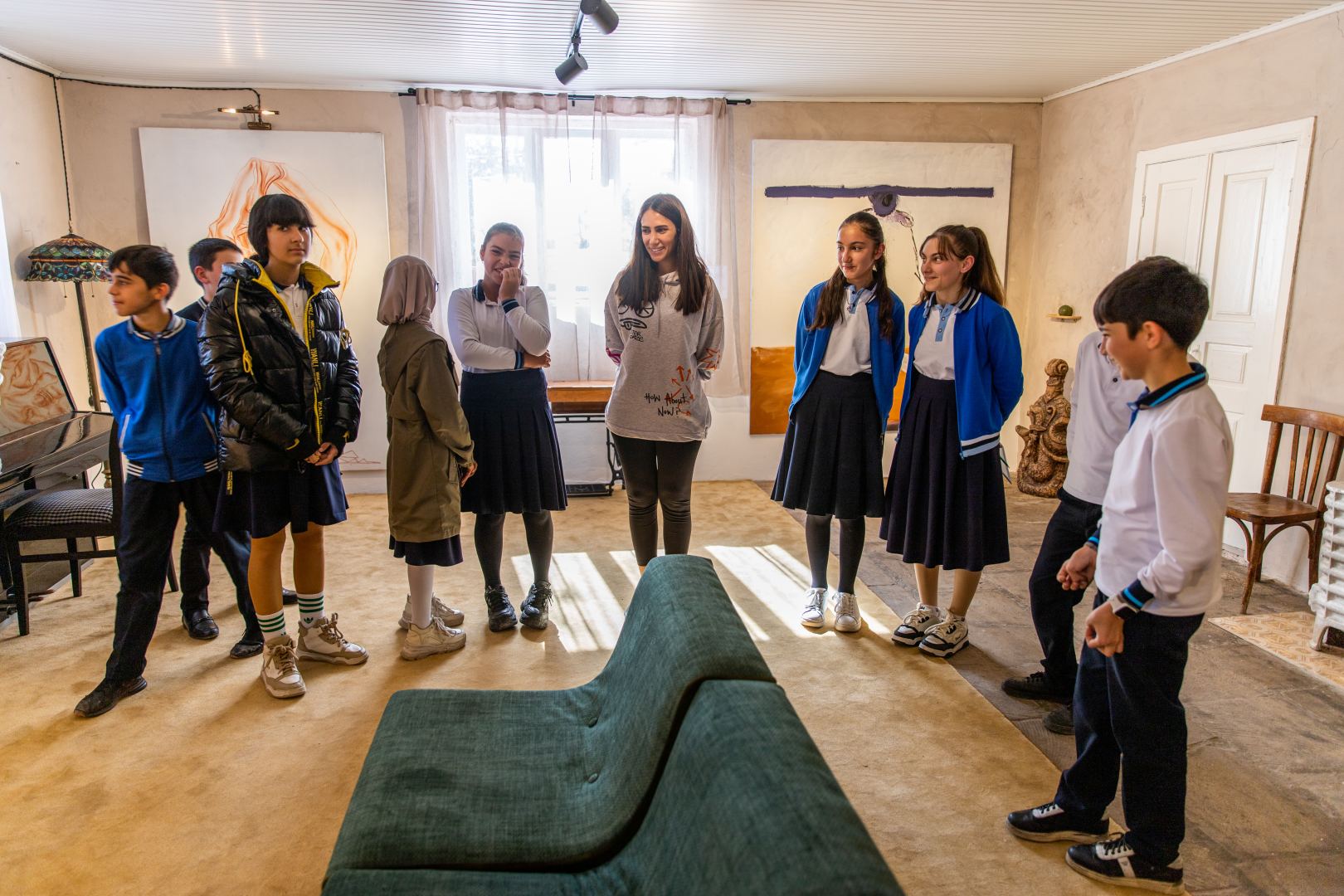 YARAT провел в Исмаиллинском районе передвижную коллективную выставку "İncə müşahidələr" (ФОТО)