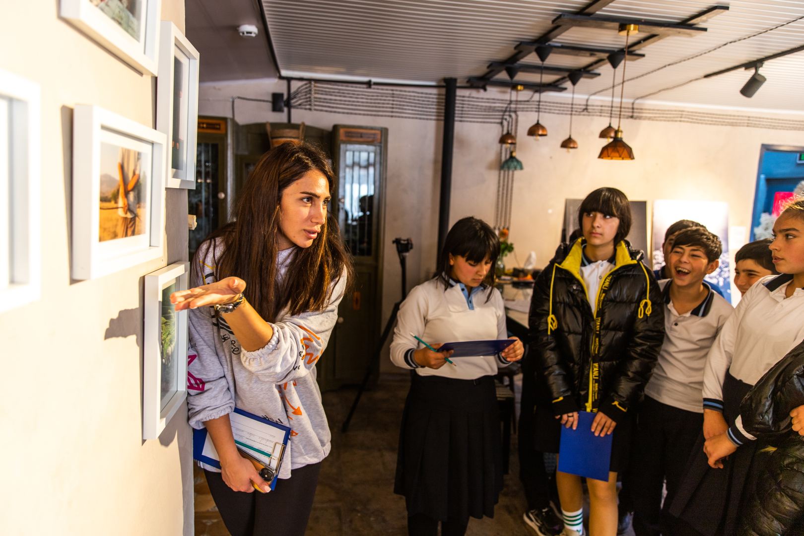 YARAT провел в Исмаиллинском районе передвижную коллективную выставку "İncə müşahidələr" (ФОТО)