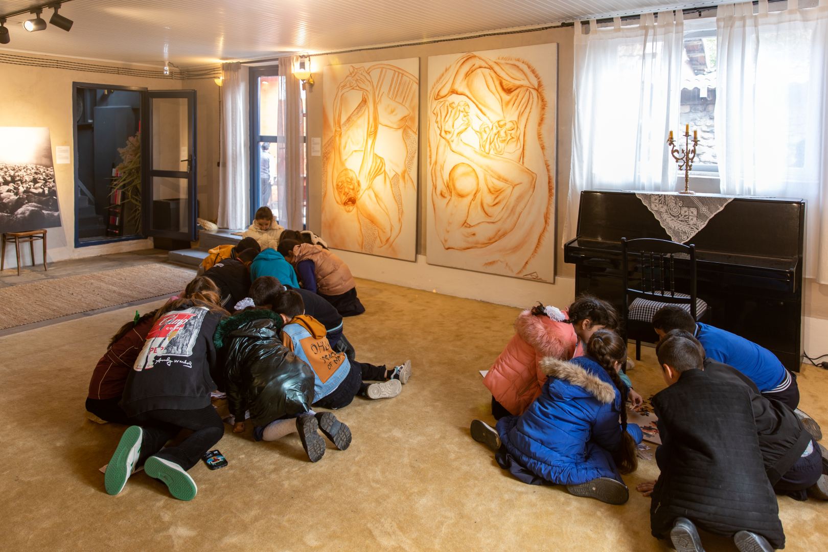 YARAT провел в Исмаиллинском районе передвижную коллективную выставку "İncə müşahidələr" (ФОТО)