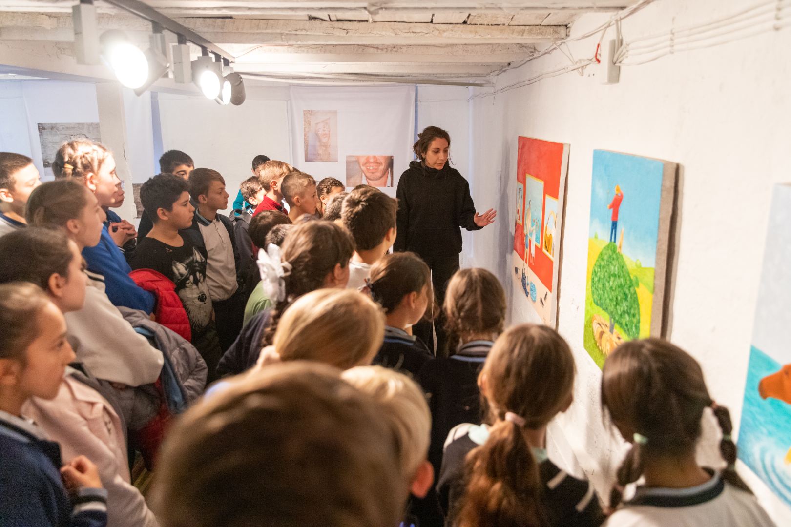 YARAT провел в Исмаиллинском районе передвижную коллективную выставку "İncə müşahidələr" (ФОТО)