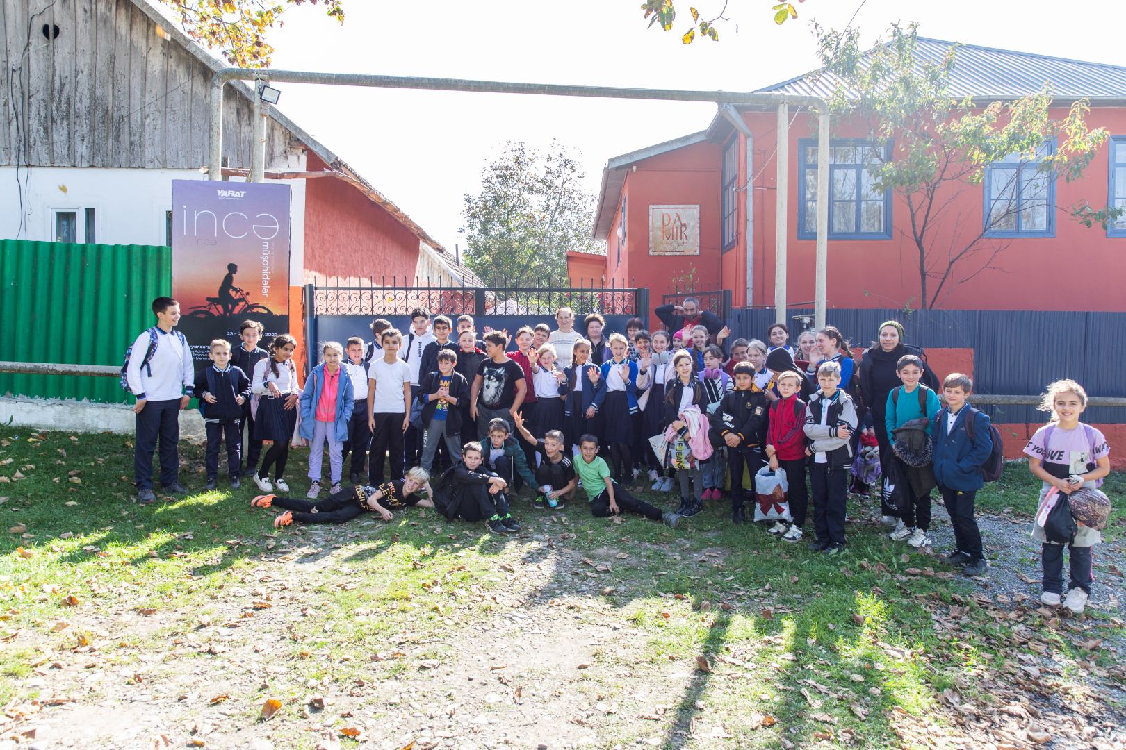 YARAT провел в Исмаиллинском районе передвижную коллективную выставку "İncə müşahidələr" (ФОТО)