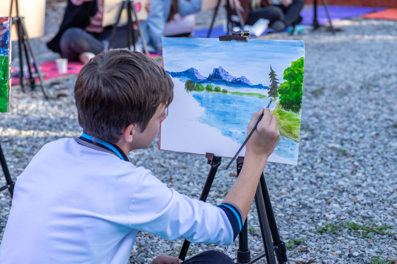 YARAT провел в Исмаиллинском районе передвижную коллективную выставку "İncə müşahidələr" (ФОТО)