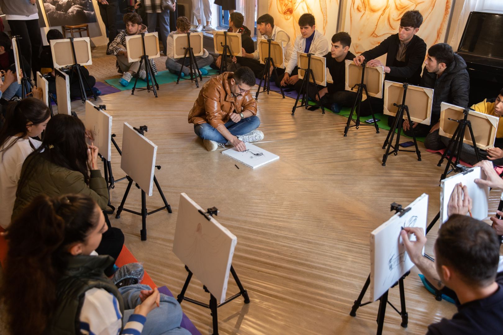 YARAT провел в Исмаиллинском районе передвижную коллективную выставку "İncə müşahidələr" (ФОТО)