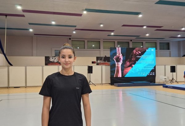 Сейчас идет усиленная подготовка к международным соревнованиям – юная азербайджанская гимнастка