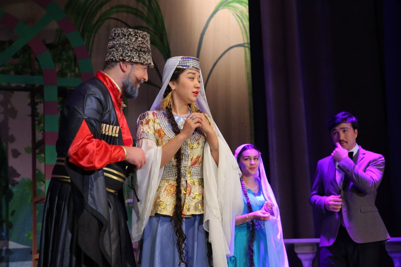 "Аршин мал алан" представлен на узбекском языке (ВИДЕО, ФОТО)