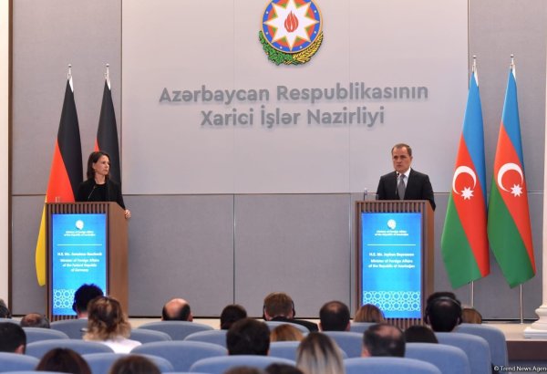 Джейхун Байрамов посоветовал немецкому министру найти возможность встретиться с азербайджанскими бывшими вынужденными переселенцами