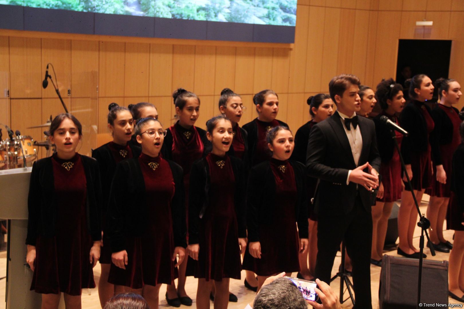 В Университете ADA прошел концерт мастеров искусств, посвященный Дню Победы (ФОТО)