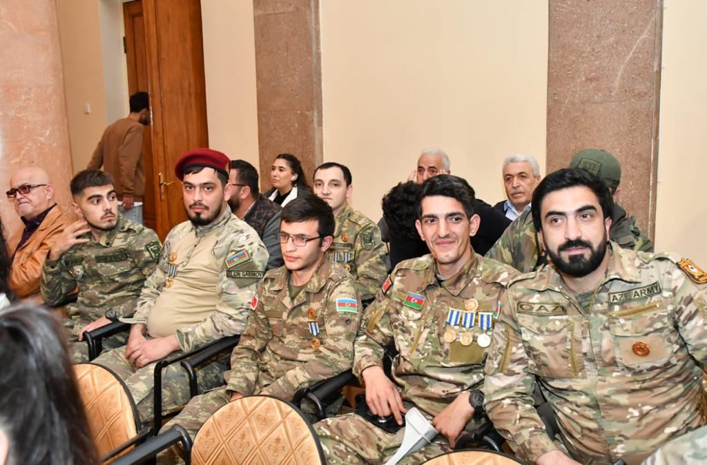 В Баку представлен фильм о художниках-участниках Карабахской войны (ФОТО)