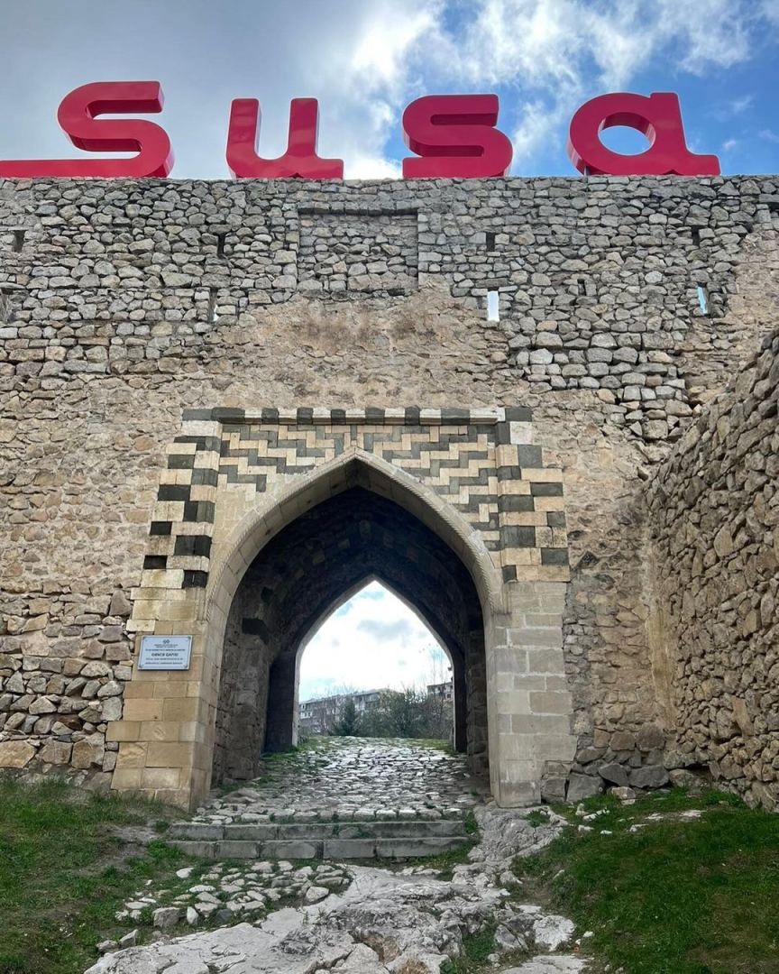 Первый вице-президент Мехрибан Алиева поделилась кадрами из поездки с Президентом Ильхамом Алиевым в Шушу (ФОТО)