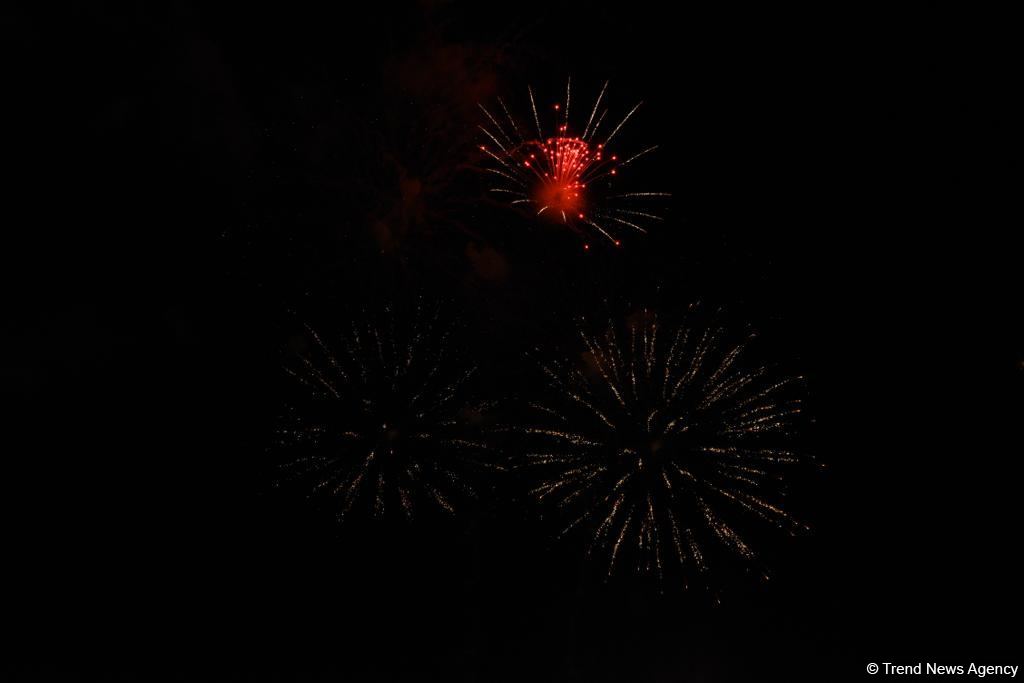 По случаю Дня Победы в Баку состоялся праздничный фейерверк (ФОТО/ВИДЕО)