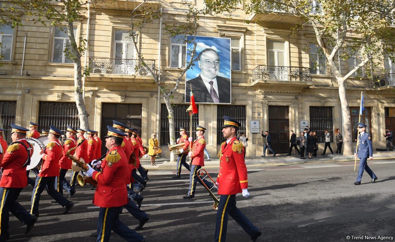 В Баку прошло шествие по случаю 8 ноября - Дня Победы (ВИДЕО/ФОТО)
