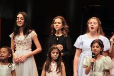 Воспитанники Фидан Гаджиевой выступили с концертом в честь Дня Победы и Дня Государственного флага (ВИДЕО, ФОТО)