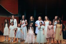 Воспитанники Фидан Гаджиевой выступили с концертом в честь Дня Победы и Дня Государственного флага (ВИДЕО, ФОТО)