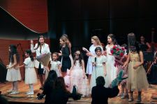 Воспитанники Фидан Гаджиевой выступили с концертом в честь Дня Победы и Дня Государственного флага (ВИДЕО, ФОТО)