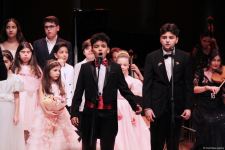 Воспитанники Фидан Гаджиевой выступили с концертом в честь Дня Победы и Дня Государственного флага (ВИДЕО, ФОТО)