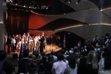 Воспитанники Фидан Гаджиевой выступили с концертом в честь Дня Победы и Дня Государственного флага (ВИДЕО, ФОТО)