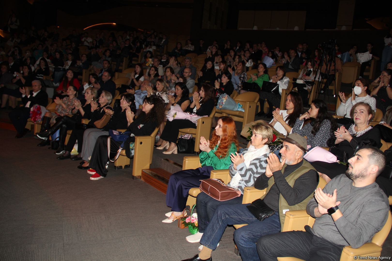 Воспитанники Фидан Гаджиевой выступили с концертом в честь Дня Победы и Дня Государственного флага (ВИДЕО, ФОТО)