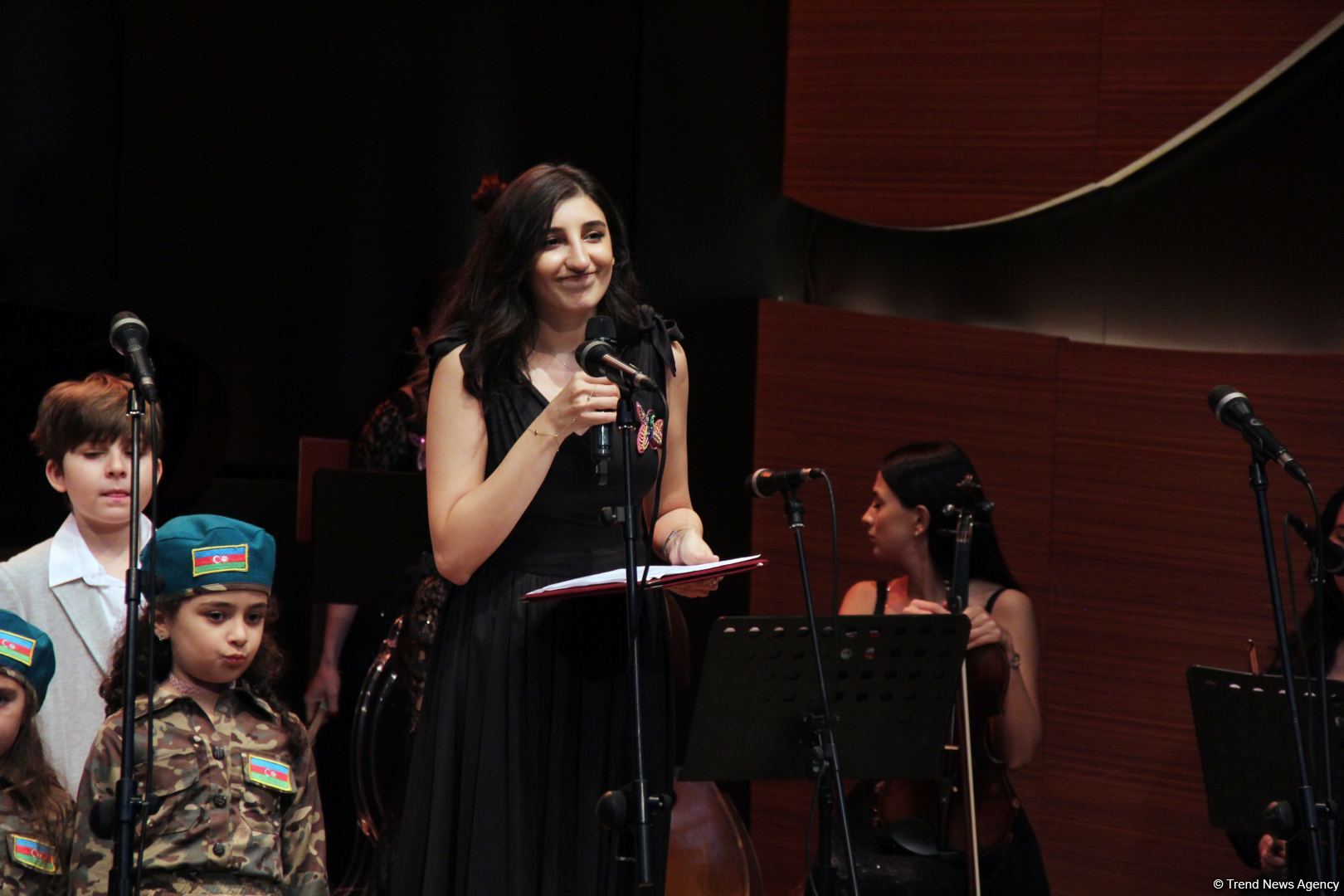 Воспитанники Фидан Гаджиевой выступили с концертом в честь Дня Победы и Дня Государственного флага (ВИДЕО, ФОТО)