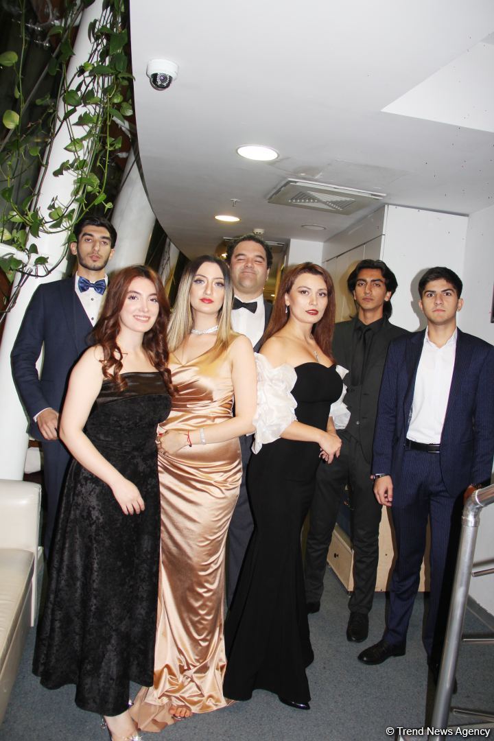 Воспитанники Фидан Гаджиевой выступили с концертом в честь Дня Победы и Дня Государственного флага (ВИДЕО, ФОТО)