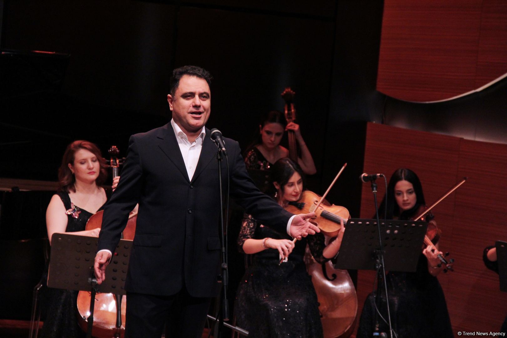 Воспитанники Фидан Гаджиевой выступили с концертом в честь Дня Победы и Дня Государственного флага (ВИДЕО, ФОТО)