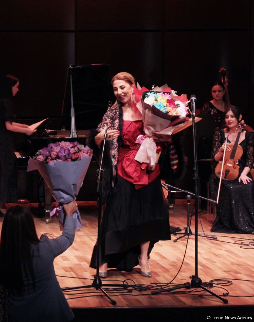 Воспитанники Фидан Гаджиевой выступили с концертом в честь Дня Победы и Дня Государственного флага (ВИДЕО, ФОТО)