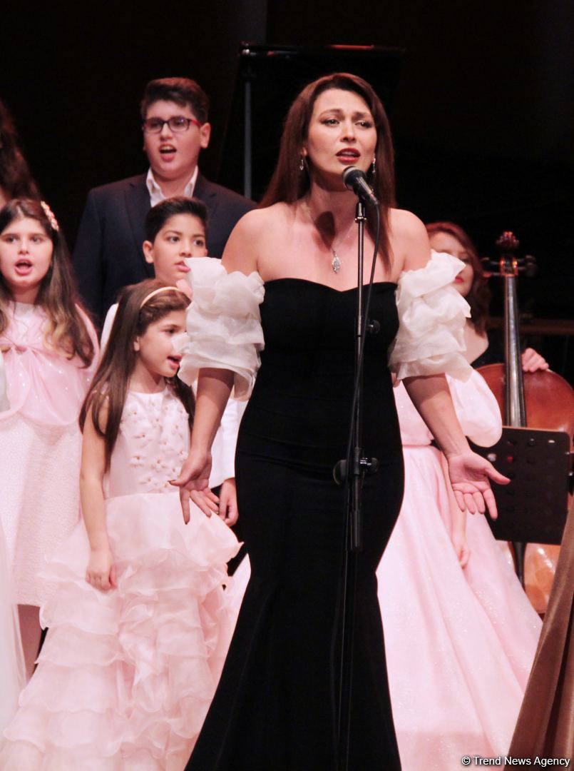 Воспитанники Фидан Гаджиевой выступили с концертом в честь Дня Победы и Дня Государственного флага (ВИДЕО, ФОТО)