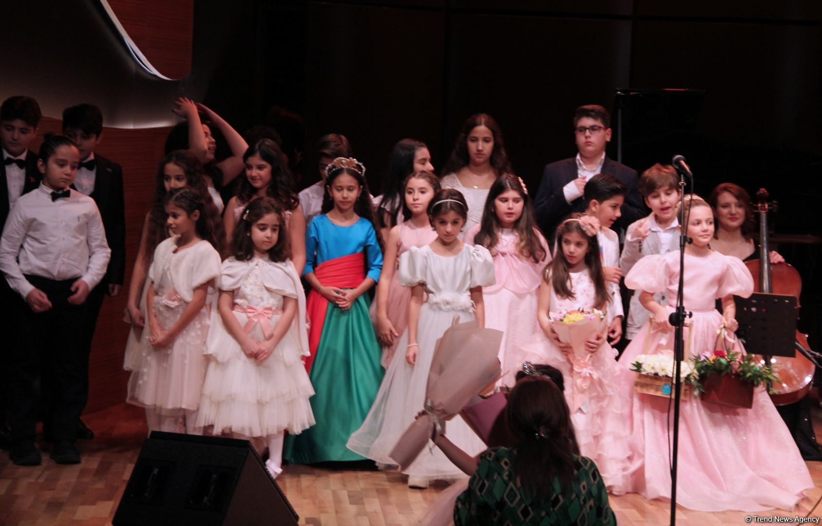 Воспитанники Фидан Гаджиевой выступили с концертом в честь Дня Победы и Дня Государственного флага (ВИДЕО, ФОТО)