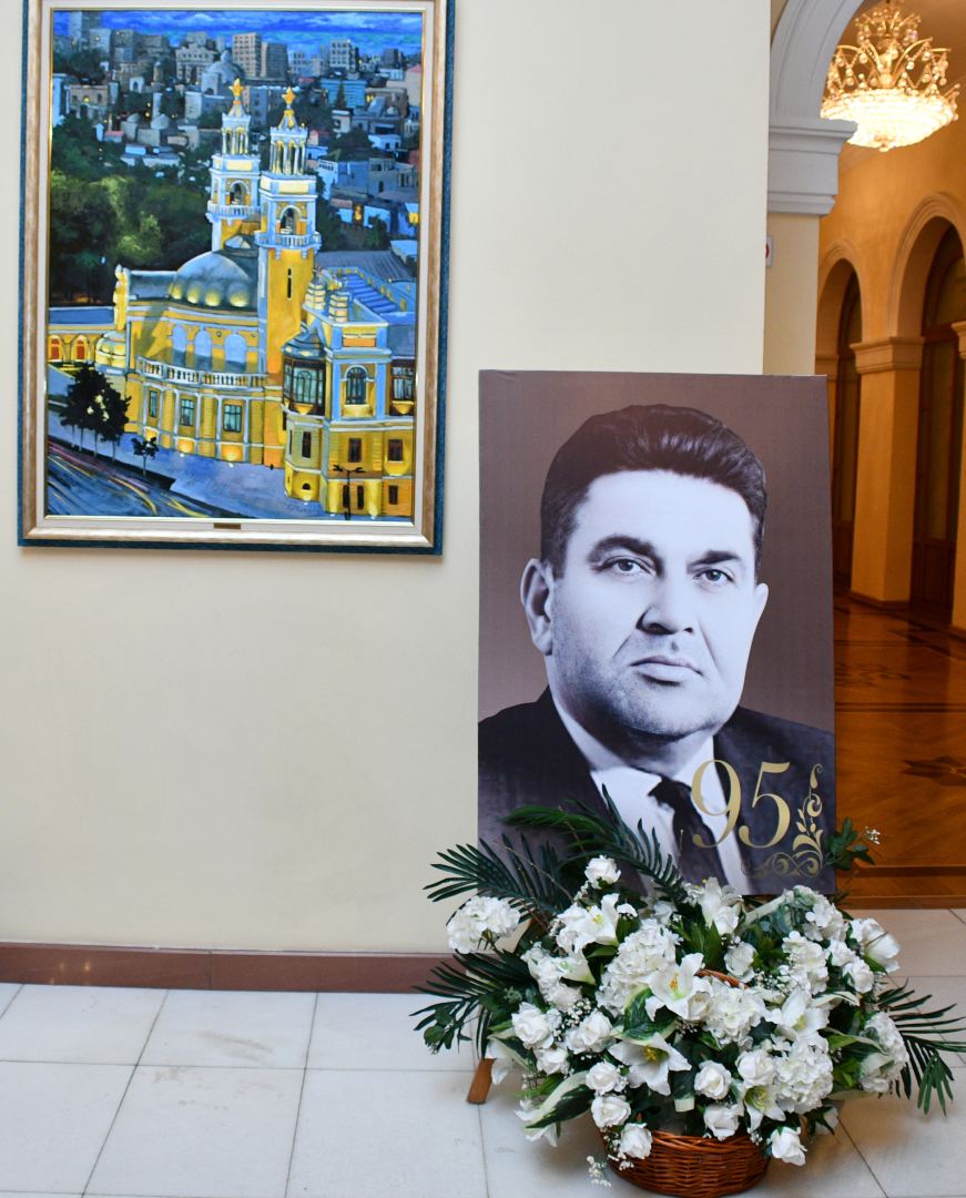 "Демон виолончели" выступил в Баку (ФОТО)